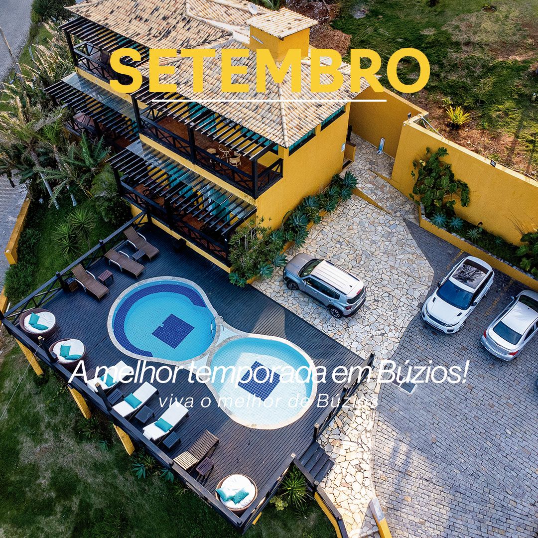 Um grupo de pessoas está sentado em uma varanda com vista para o oceano