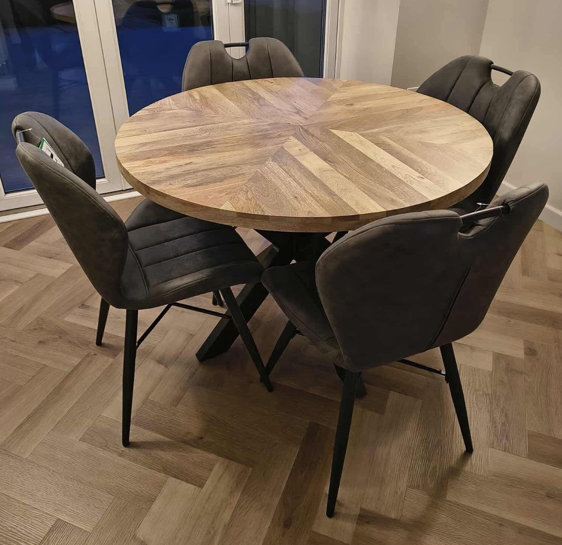 Rutland Mango Round Table