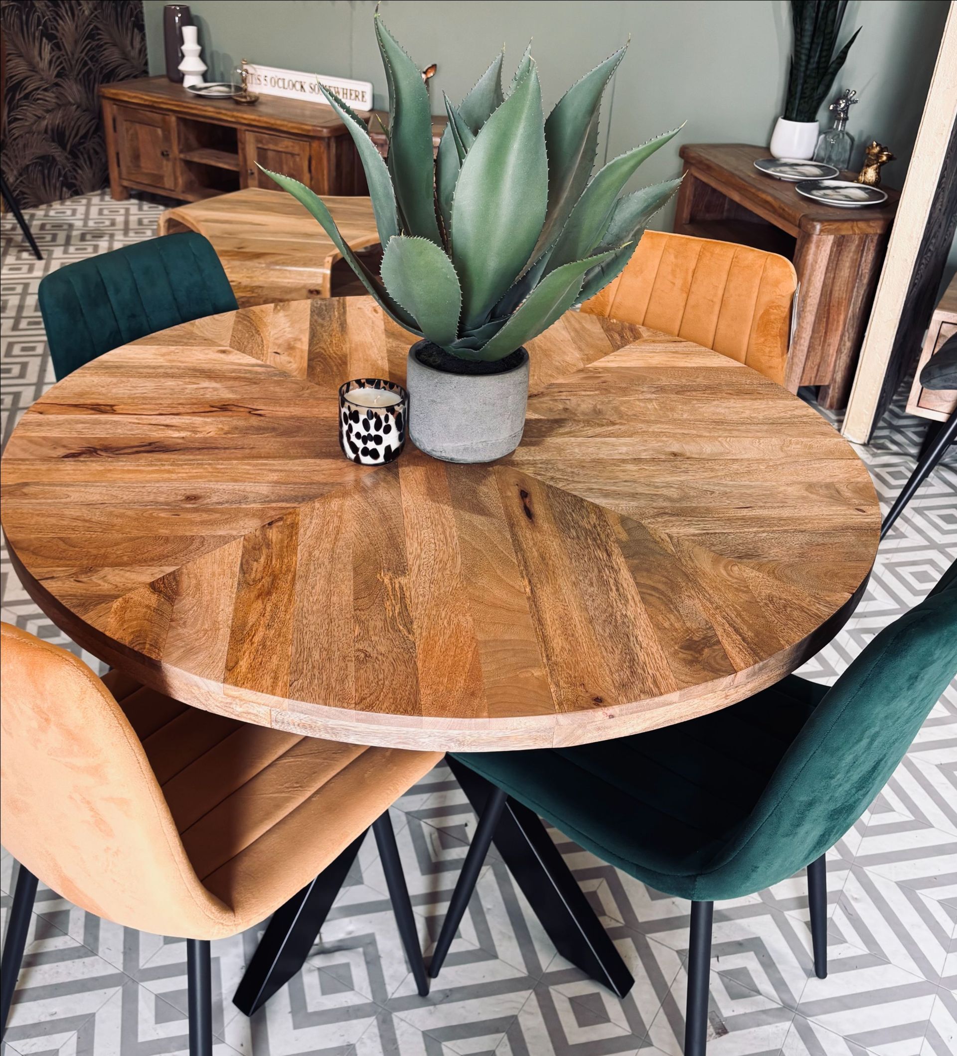 Lakeland Mango Round Table