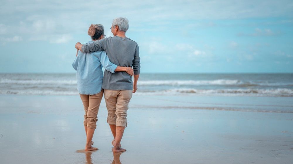 Couple signing first mortgage application