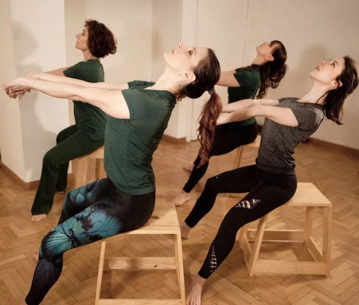 allievi durante una sessione di gyrokinesis