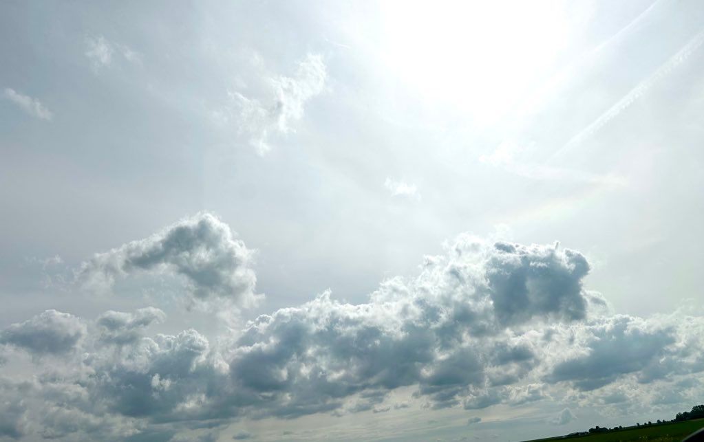 Zilvergrijze luchten met zilvergrijze wolken en een zilvergrijze zon zijn het nieuwe normaal.