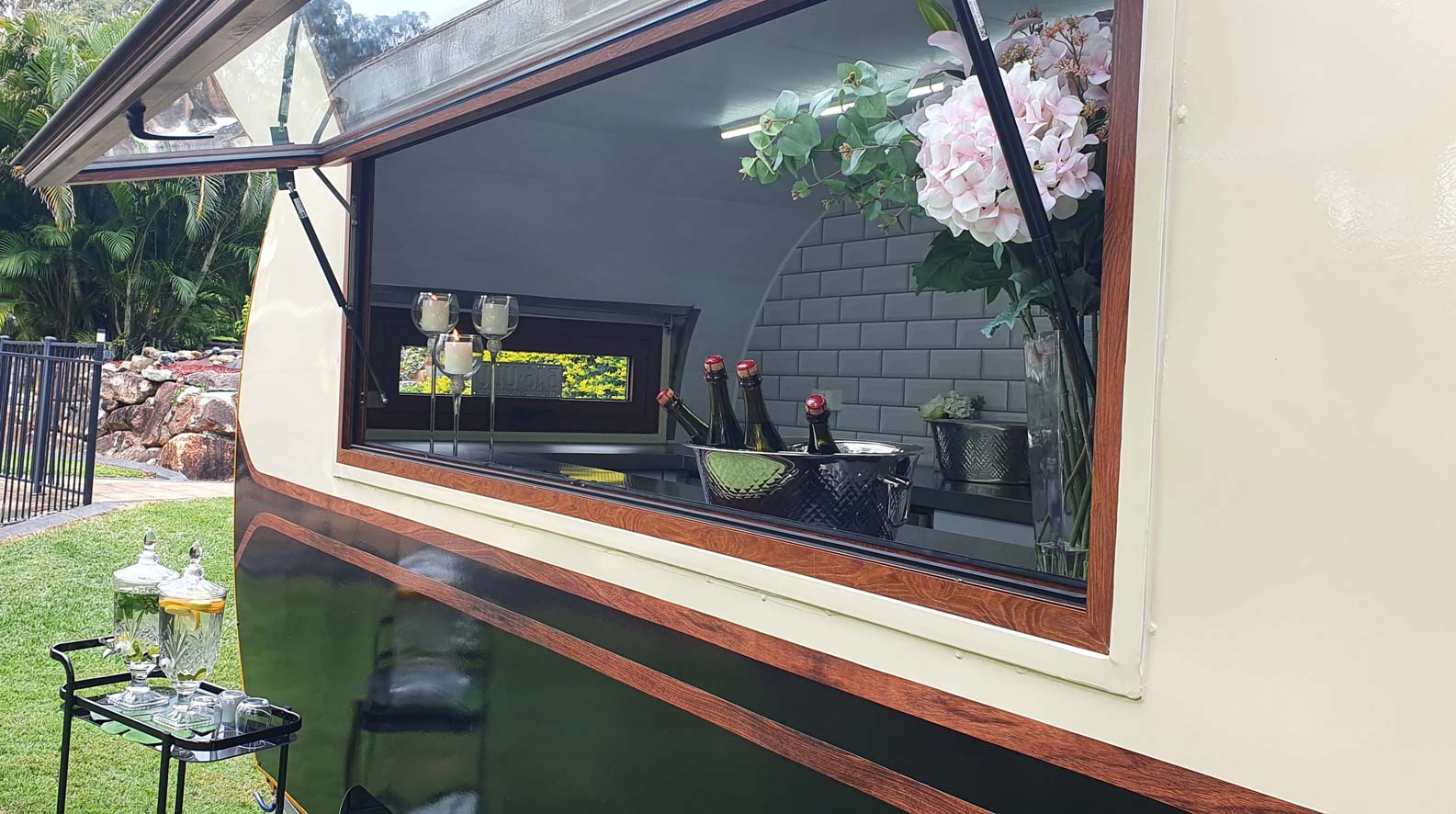 PopUp Caravan Bar Gold Coast Caravan Bar For Hire