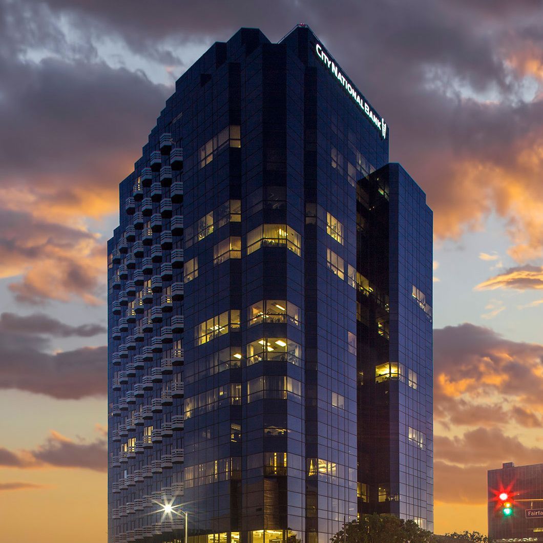 A very tall building with the word bank on the top