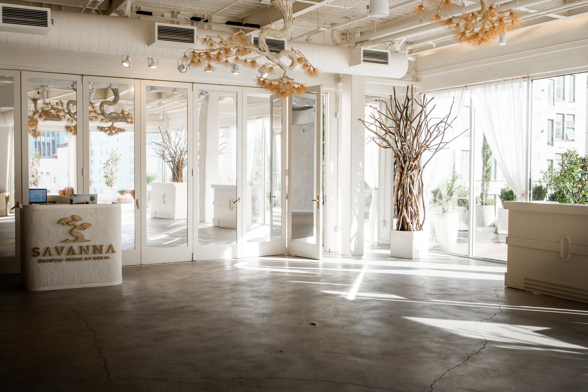 An empty room with a sign that says savannah on it