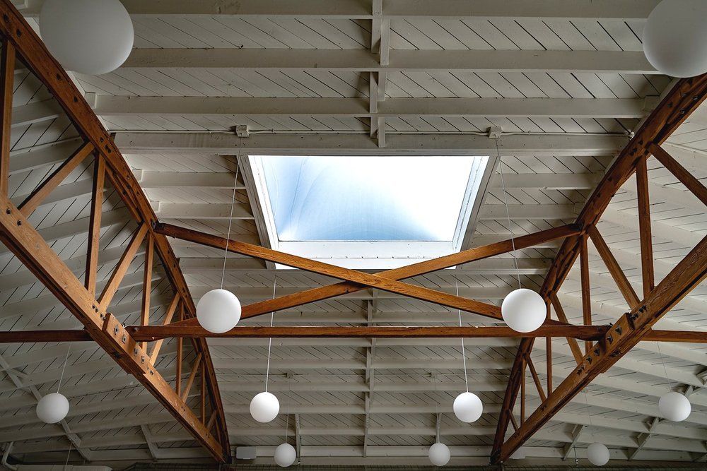 A ceiling with a skylight in the middle of it