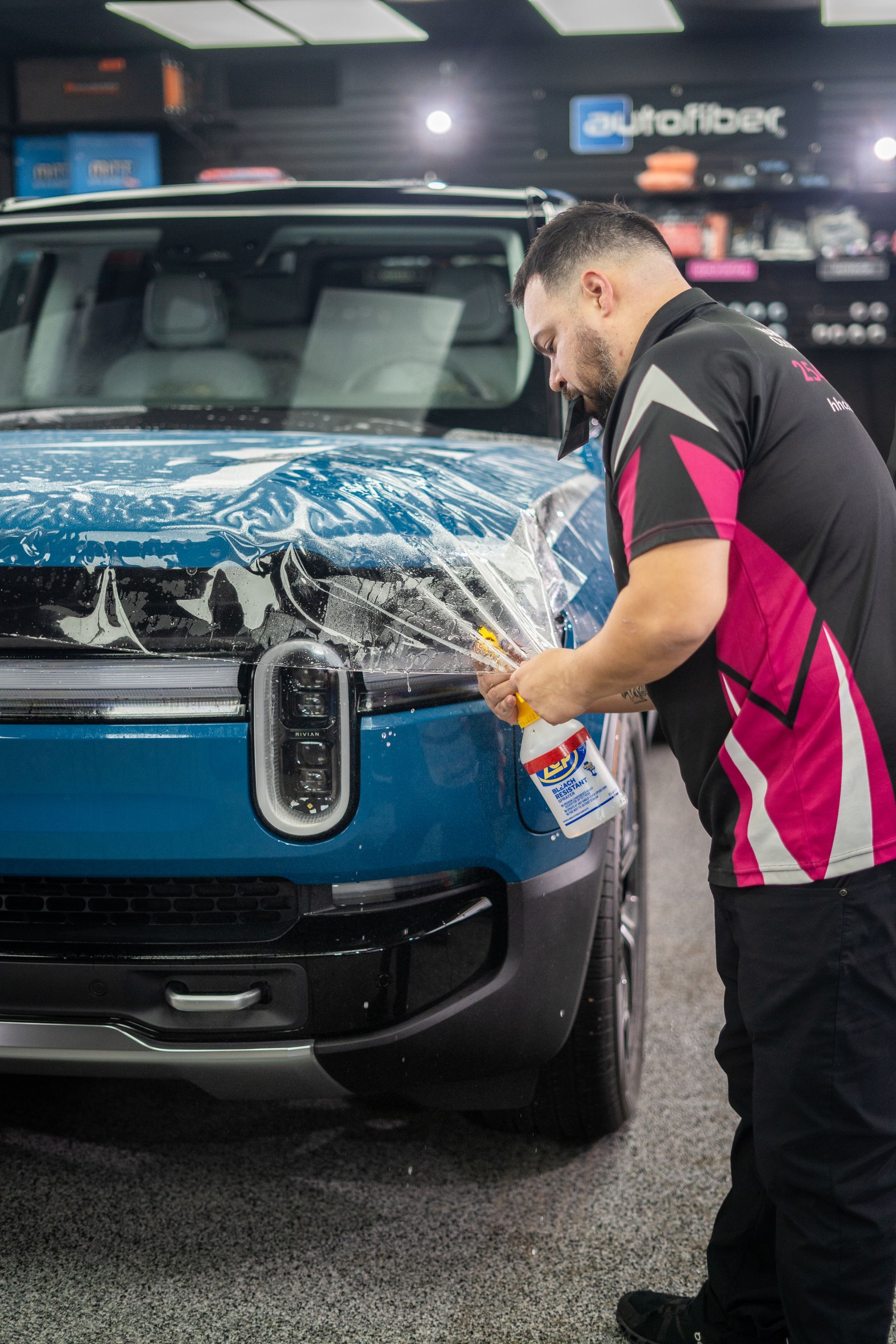 Rivian R1S gets Autobahn Incognito PPF, window tint, and ceramic coating.