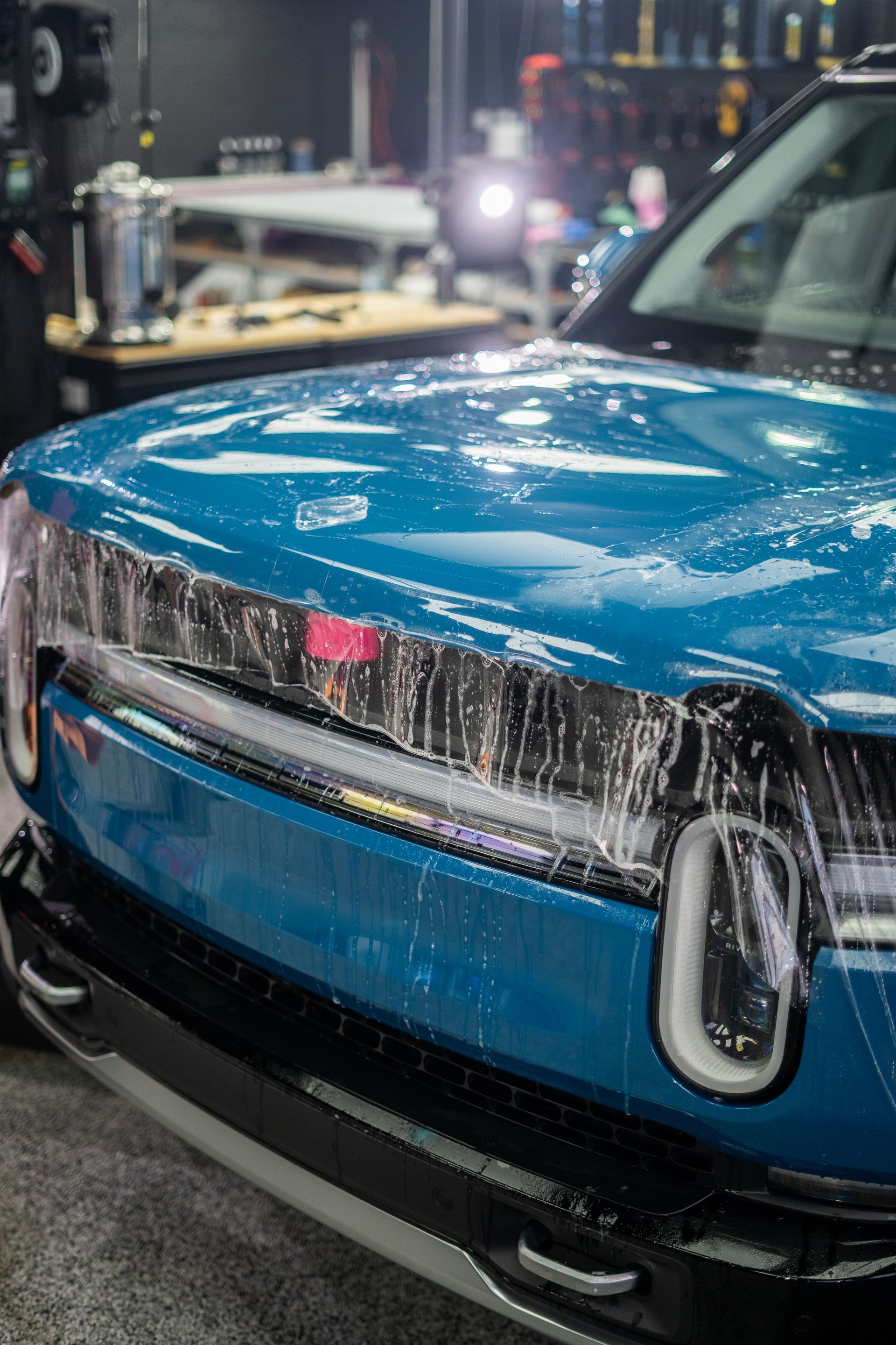 Rivian R1S gets Autobahn Incognito PPF, window tint, and ceramic coating.