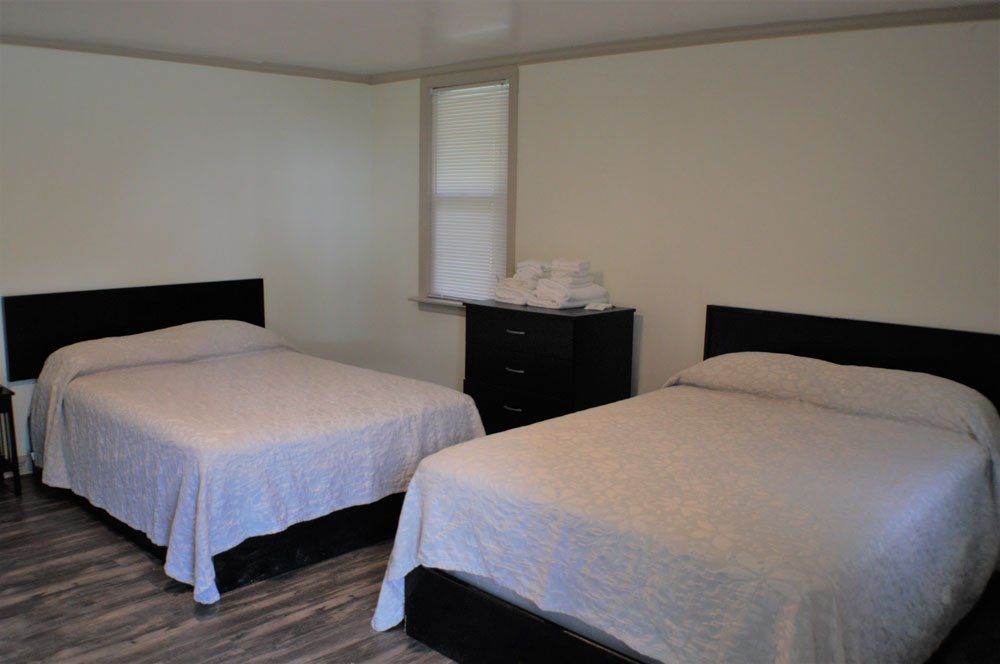 2 beds in room
