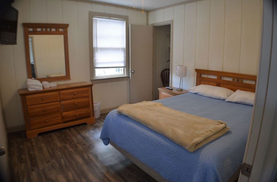 cabin bedroom