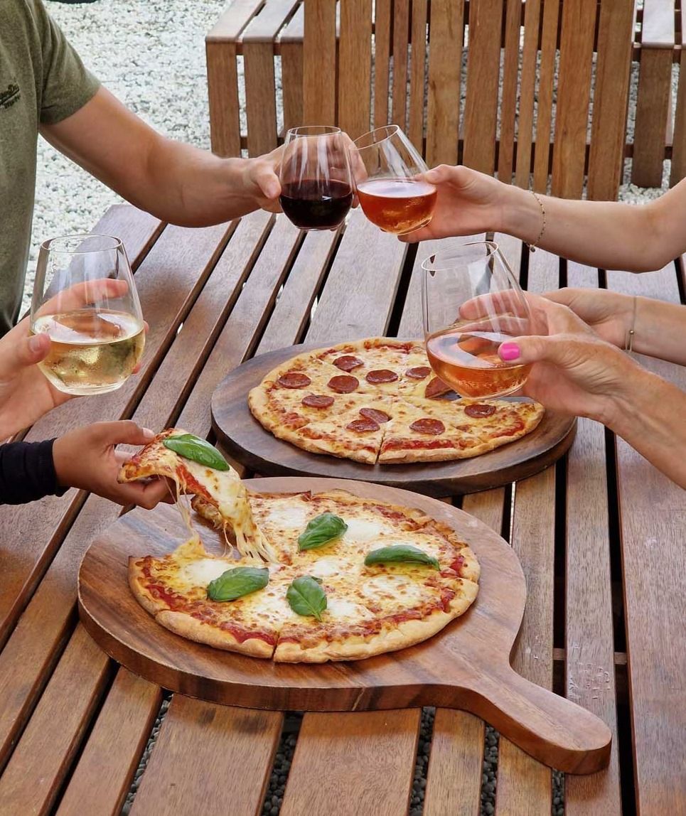 Perfect wood fired pizzas with an incredible outlook on the inlet, wines, craft beers, coffee and a great vibe.