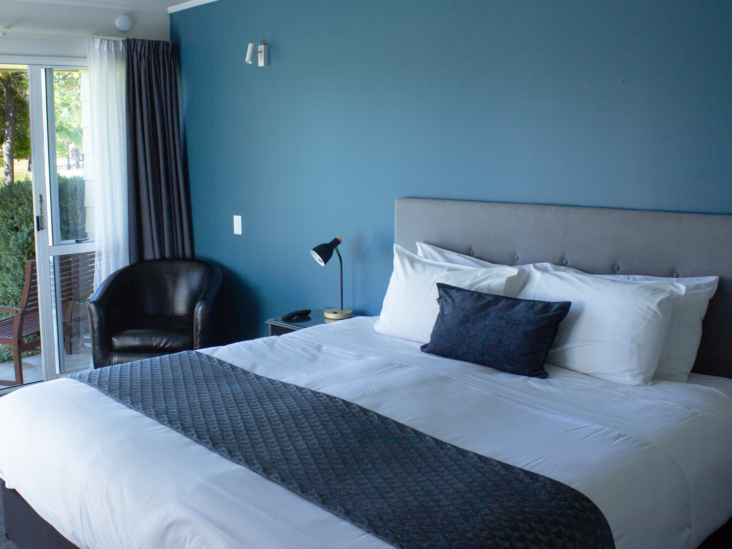 SUPERIOR KING STUDIO, SUPER KING BED 