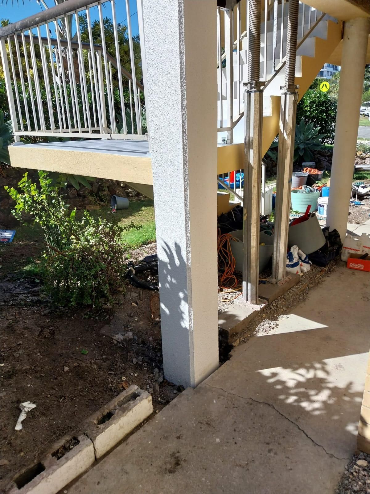 BUILDING CORNER COLUMN & BEAM STRUCTURAL CONCRETE REPAIRS
