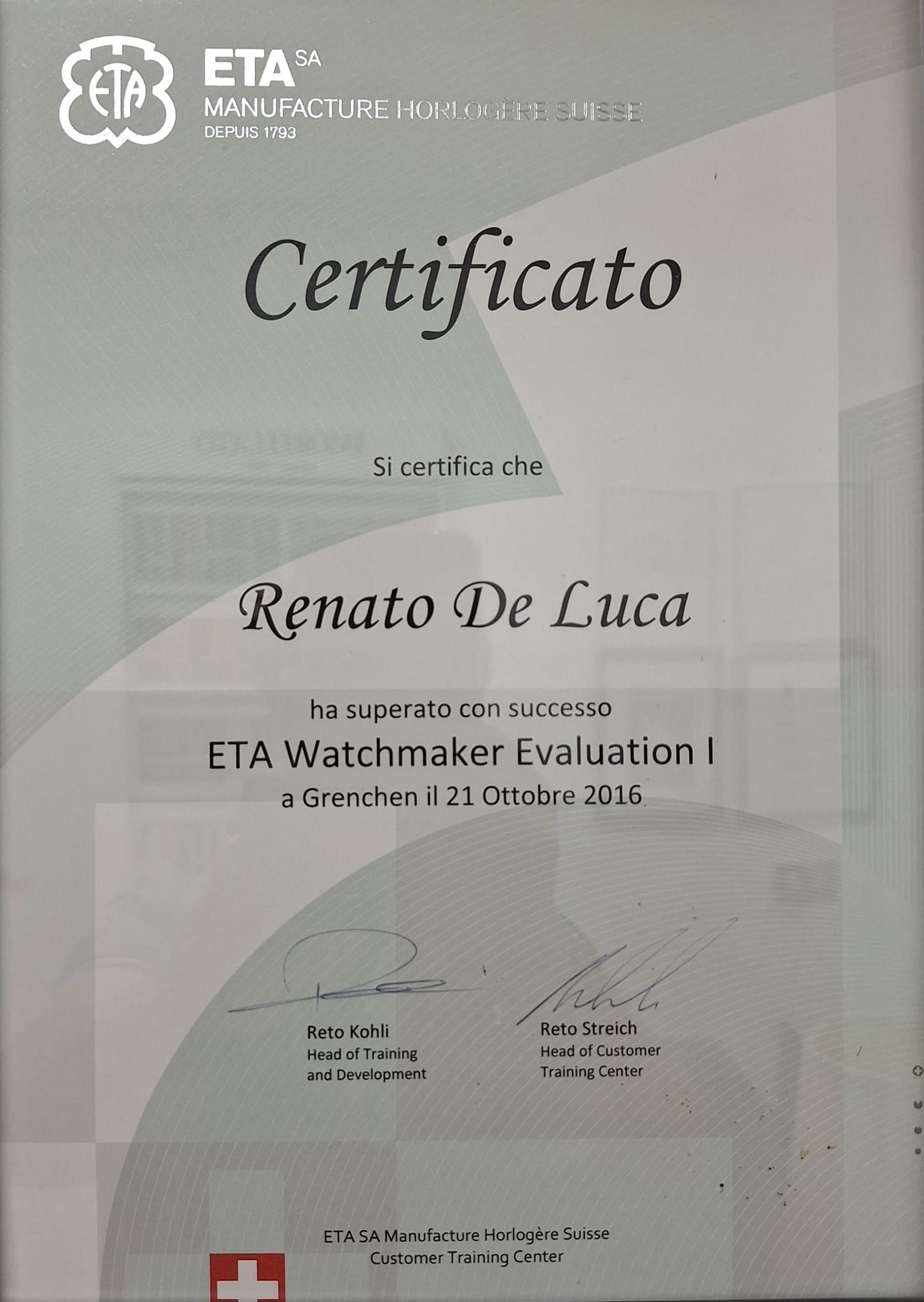 un Certificato di attestazione a nome Renato Luca un Certificato di attestazione a nome Renato Luca