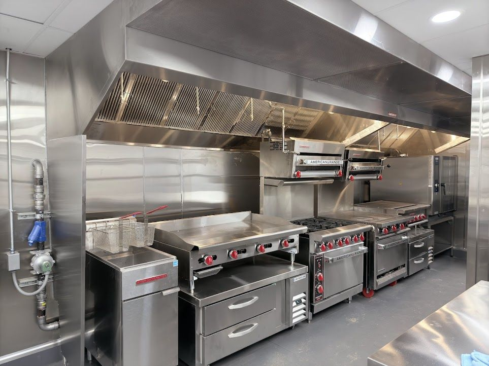 Gulf Shores grill cleaning experts maintaining a flat-top grill
