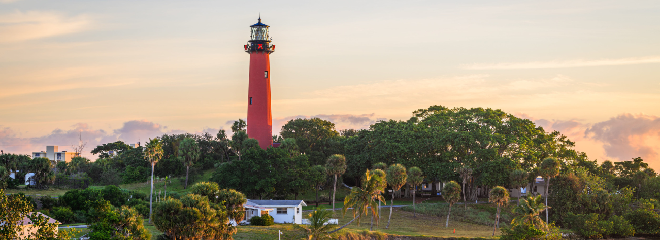 Jupiter Inlet Lighthouse with house in foreground