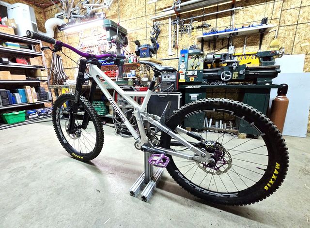 mythos 3.0 le mtb helm Alpina Enduro/MTB Color:Pink-Combo HUUB Band RIDEIRON Classic PU Leather