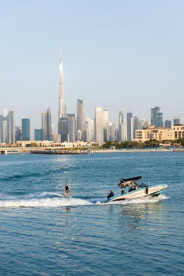 wakesurfing with burj khalifa view