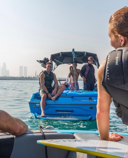 group wakesurfing 