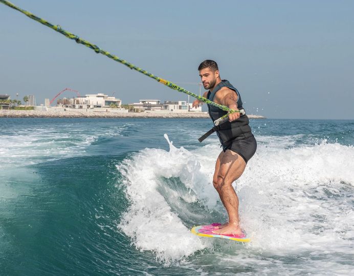 Beginner wakeboarding lesson in Jumeirah