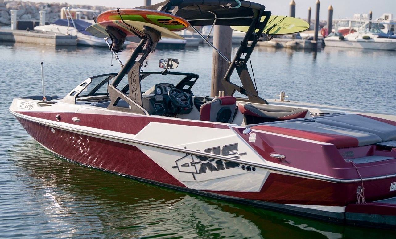 Wakesurfing and Wakeboarding boat Axis T series