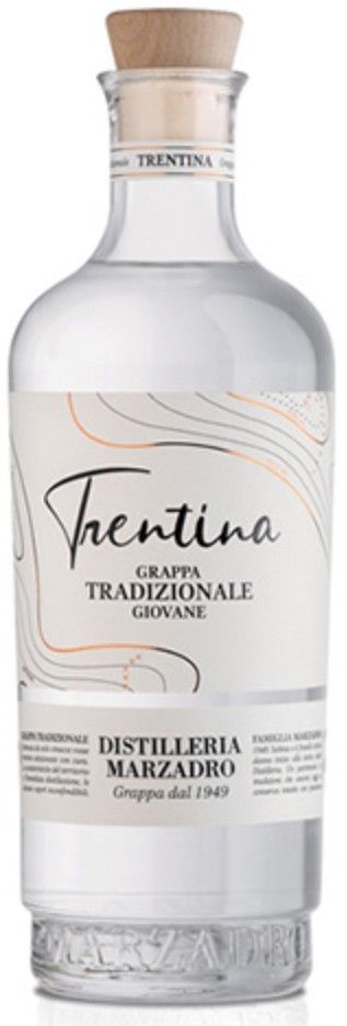 Bottiglia di Grappa Trentina con tappo di sughero.