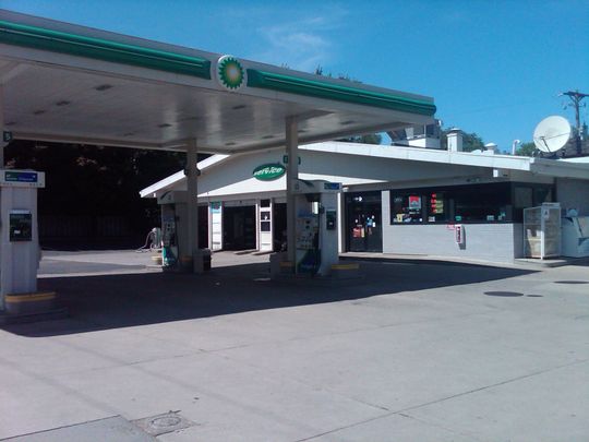 Auto Service Location | Highland Park BP| Paul, Minnesota