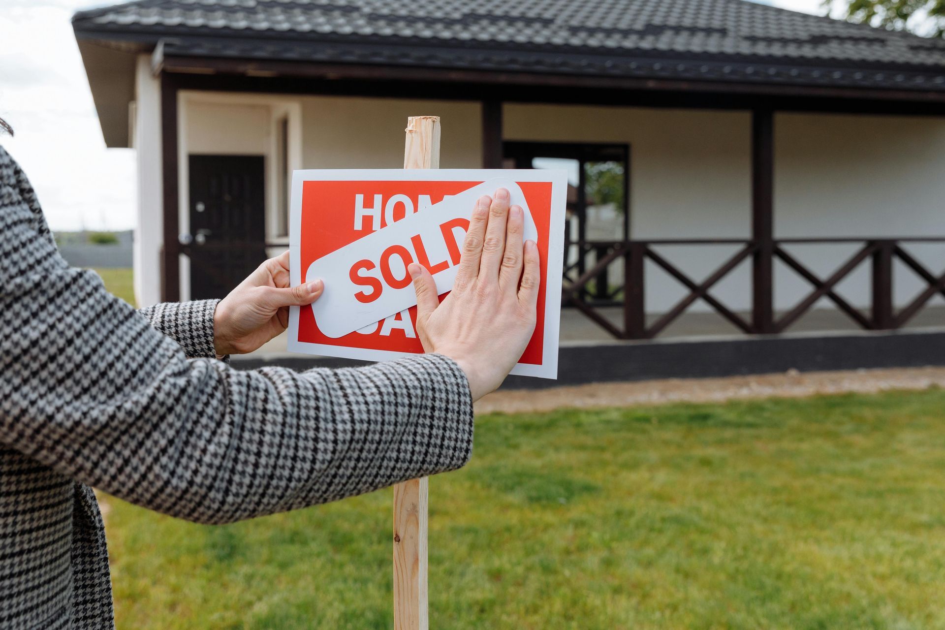Realtor putting
