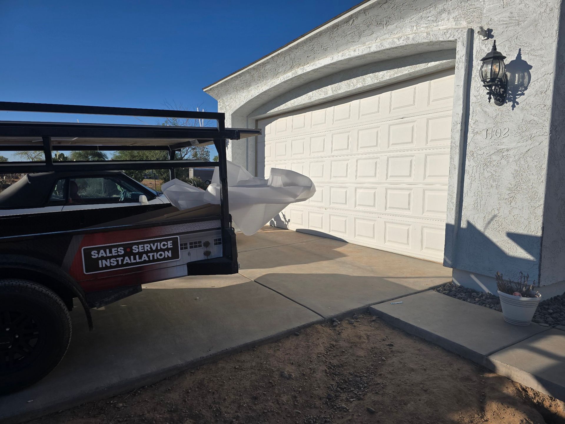 my-garage-door-is-sun-damaged-needs-to-be-replaced
