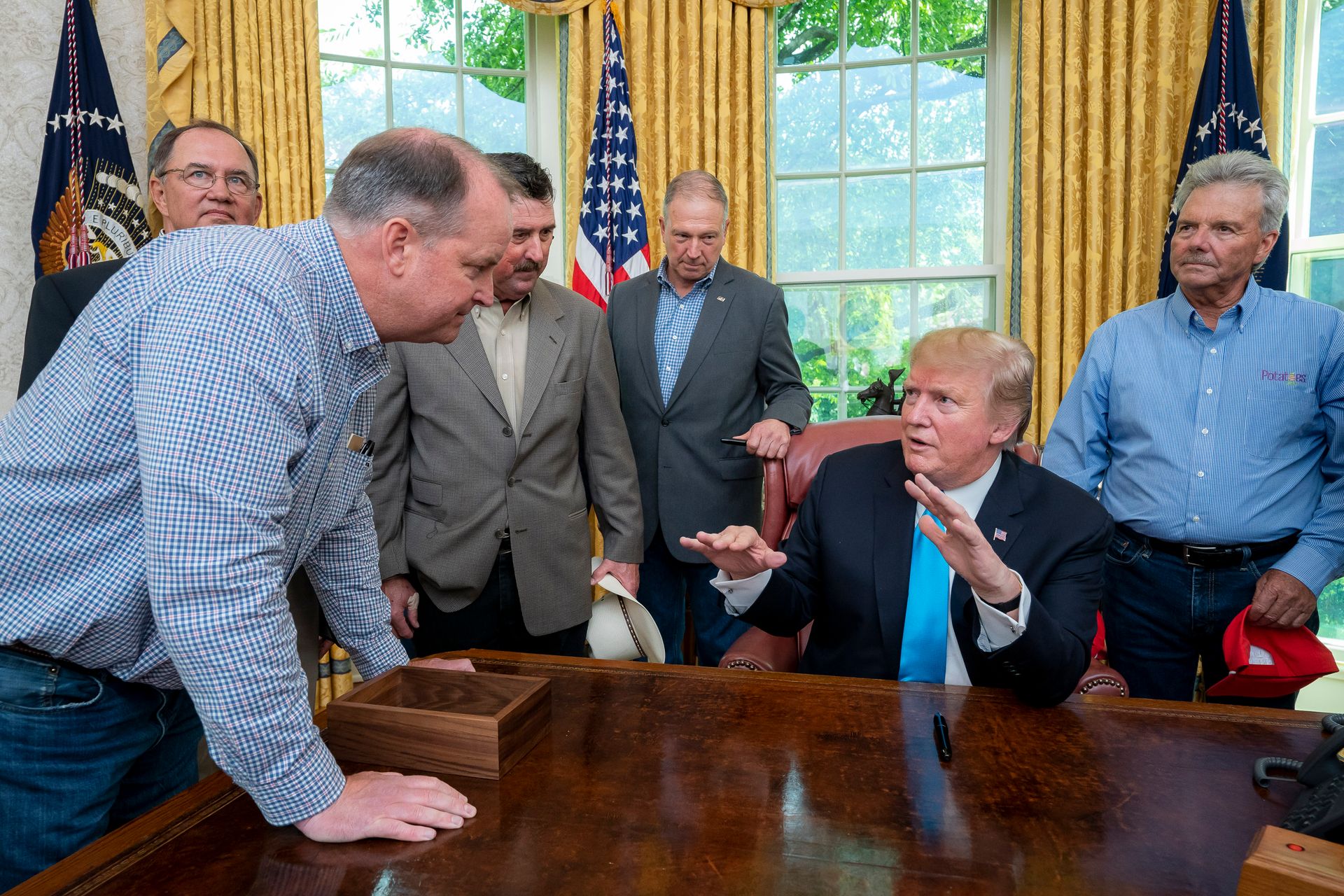 Jamie Johansson discussing wildfire relief in the Oval Office, Washington, D.C.