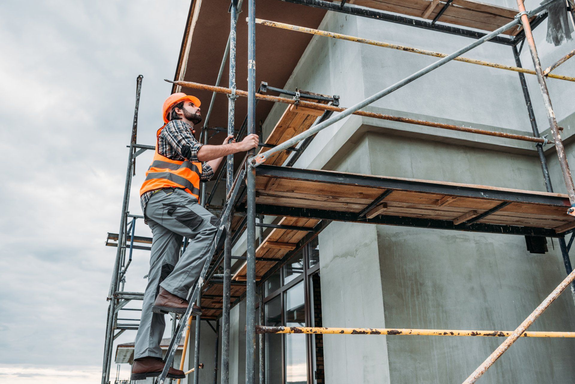 Innova Ingenieros y Arquitectos - Construcción e instalación de fachadas y muros cortina