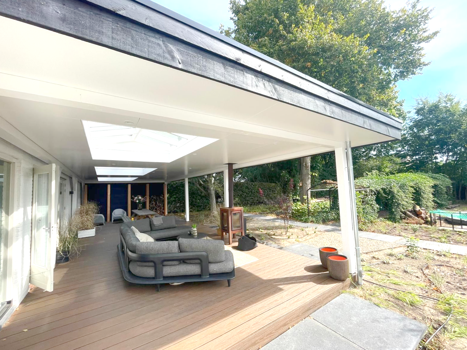 veranda met lichtstraat en spots