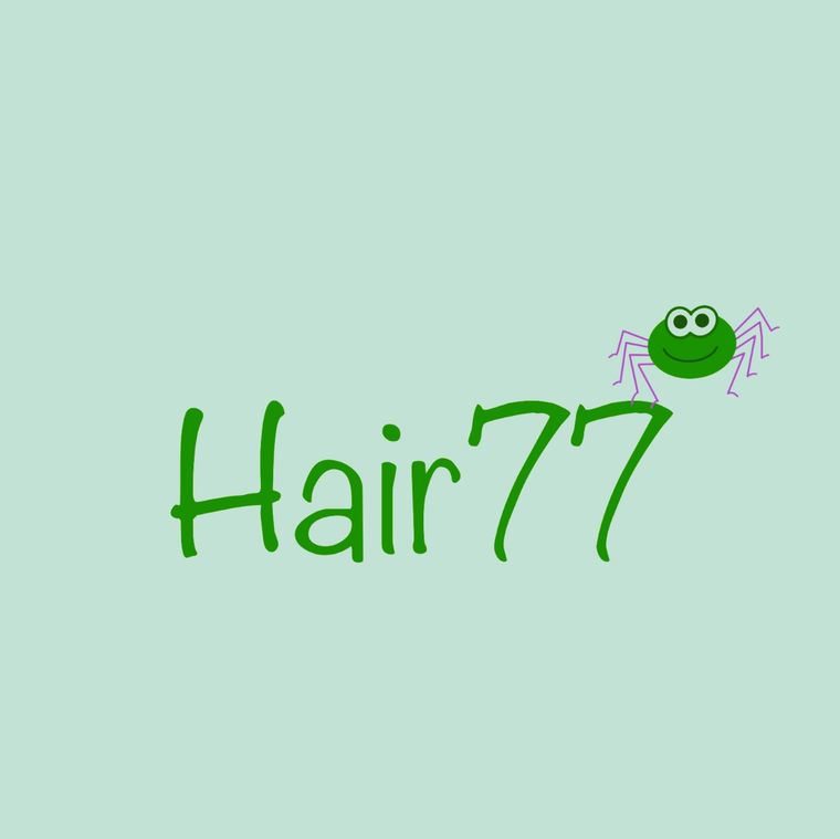 Groene tekst "Hair77" met een getekende groene spin op een lichtgroene achtergrond.