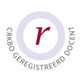 CRKBO-geregistreerd documentzegel met een paarse ring en een rode kleine letter 