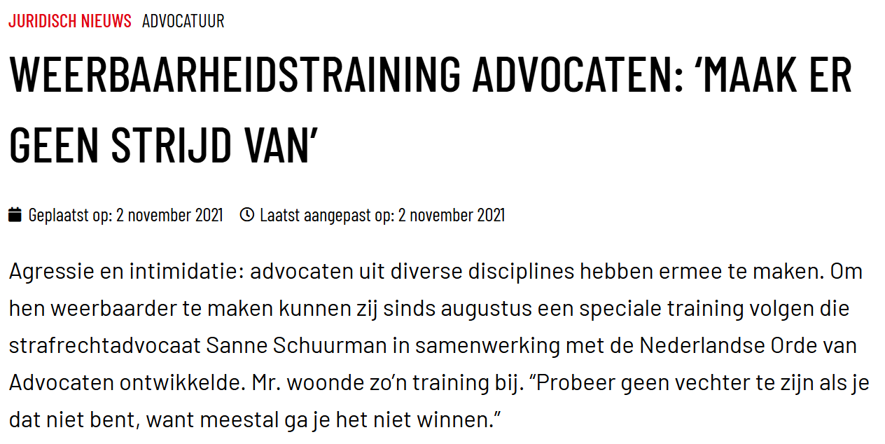 Kop van een Nederlands krantenartikel over de opleiding van advocaten, met rode subtitel en de hoofdtekst eronder.