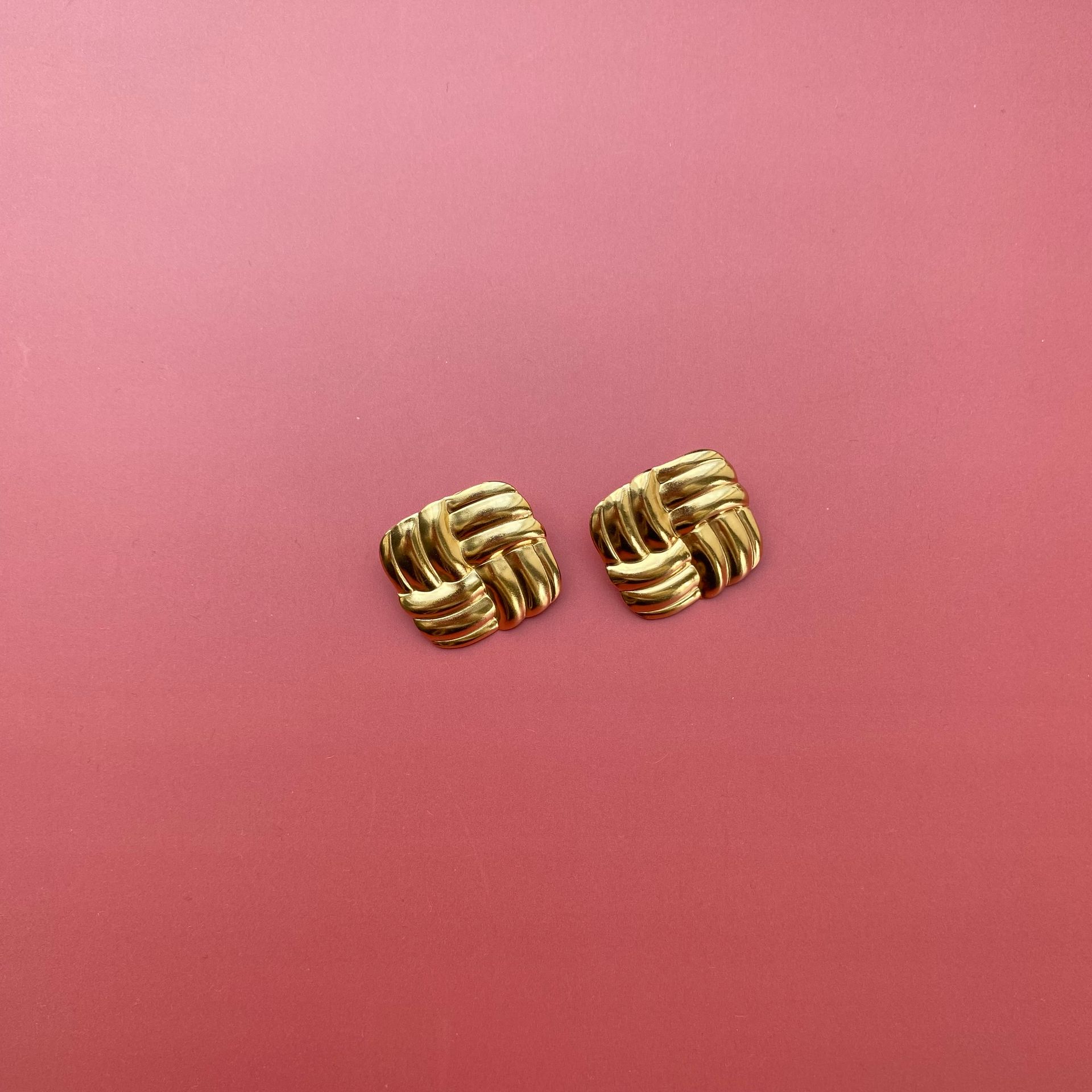 Golden cube