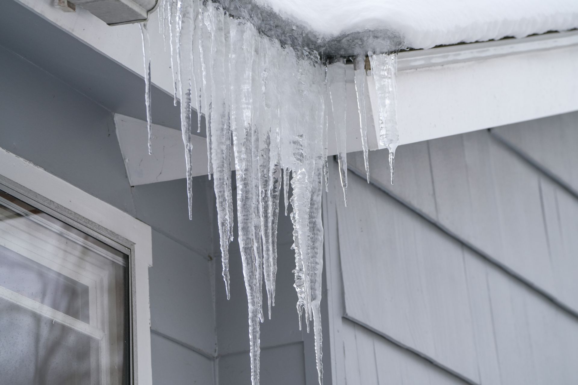 ice dam build up on roof