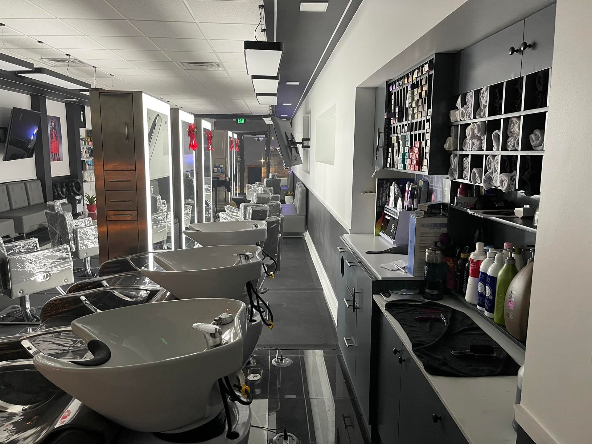 A long room with a lot of sinks and shelves