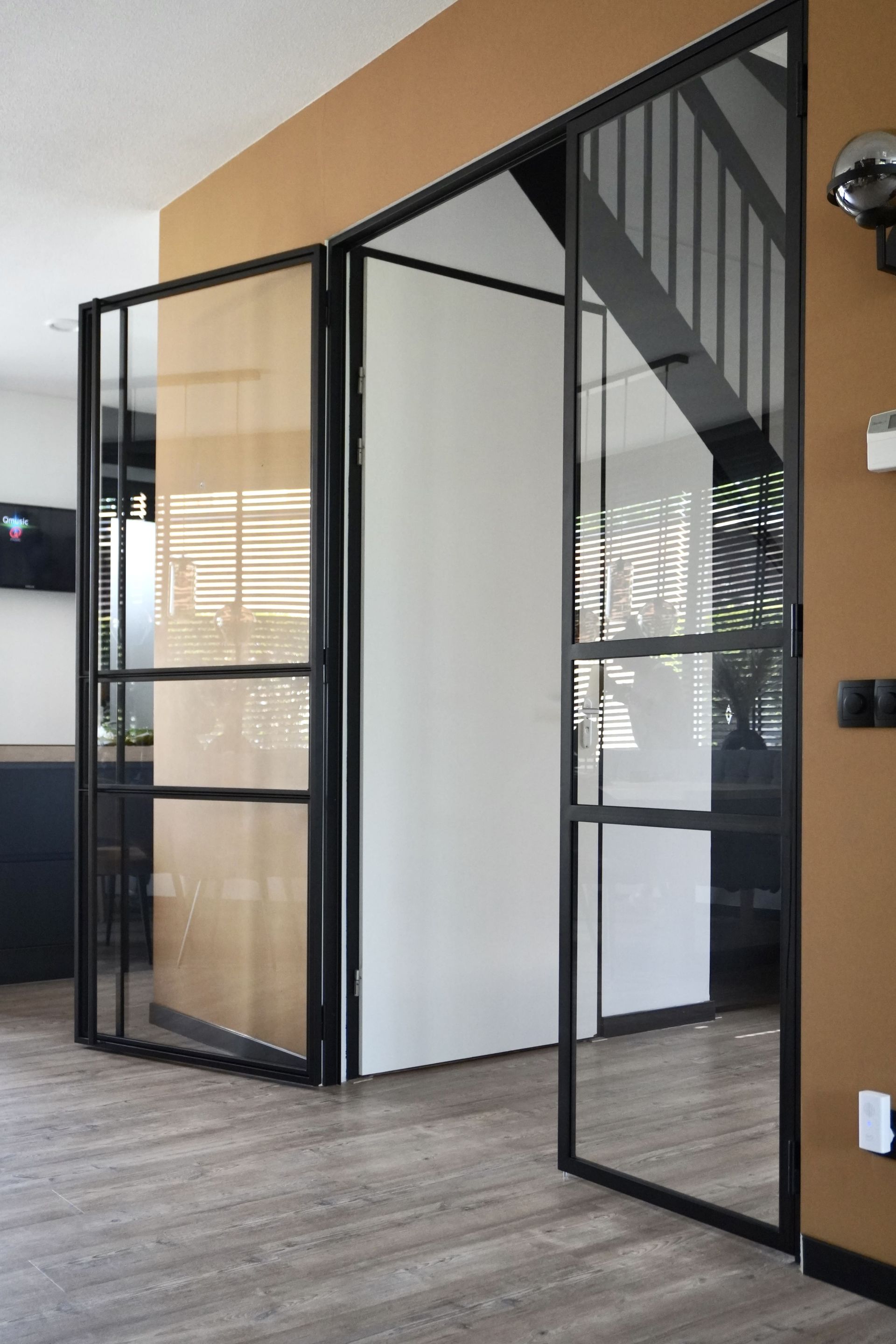 Stalen scharnierdeur met glas | Hollemans Homesteel