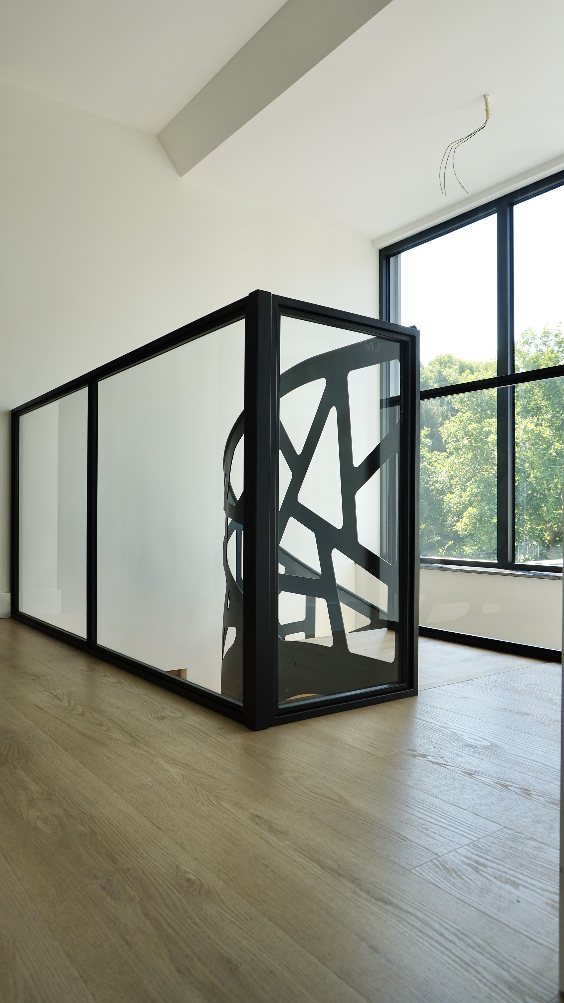 Stalen balustrades met glas op maat gemaakt