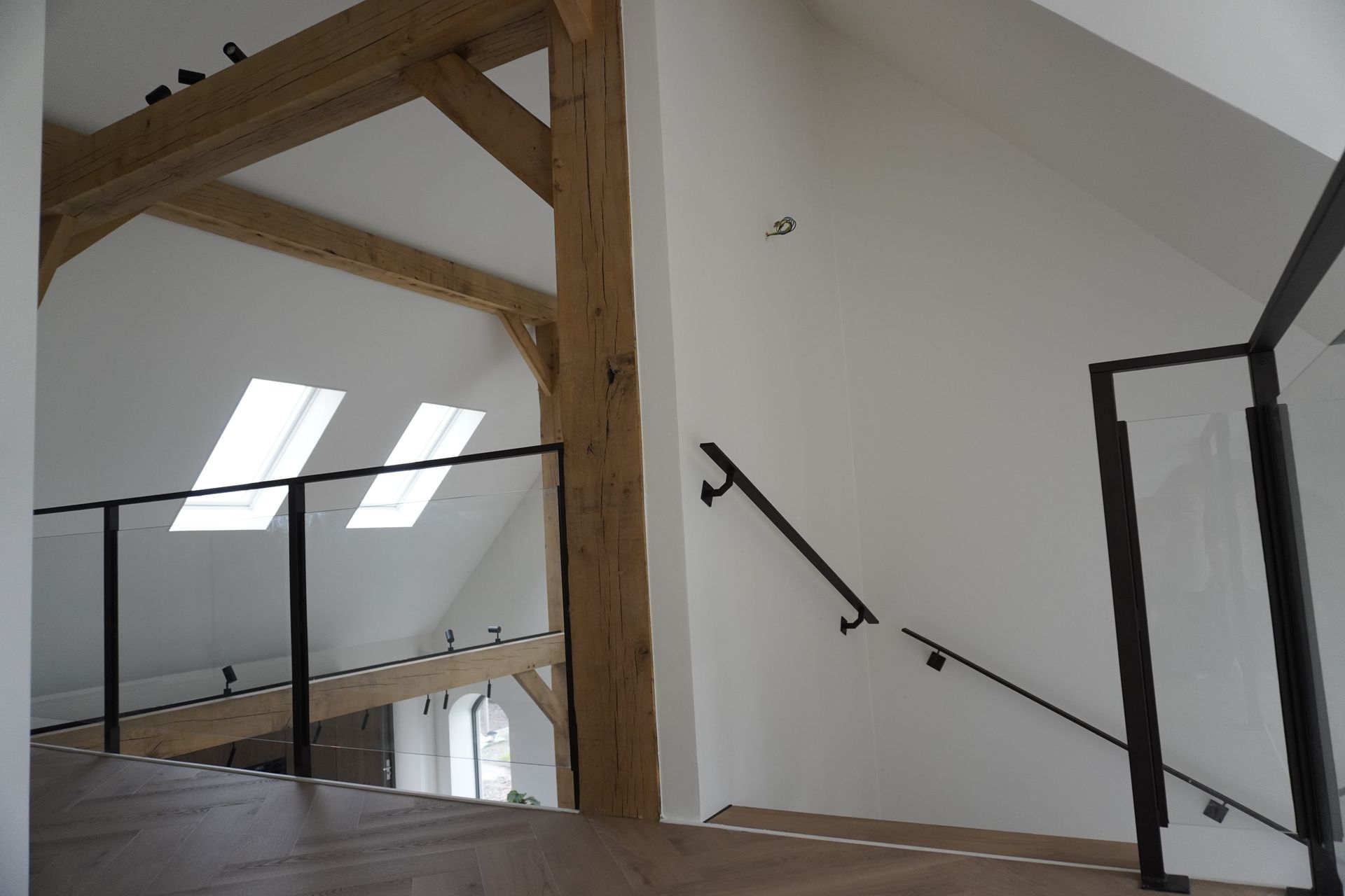 Stalen balustrade met glas op maat gemaakt