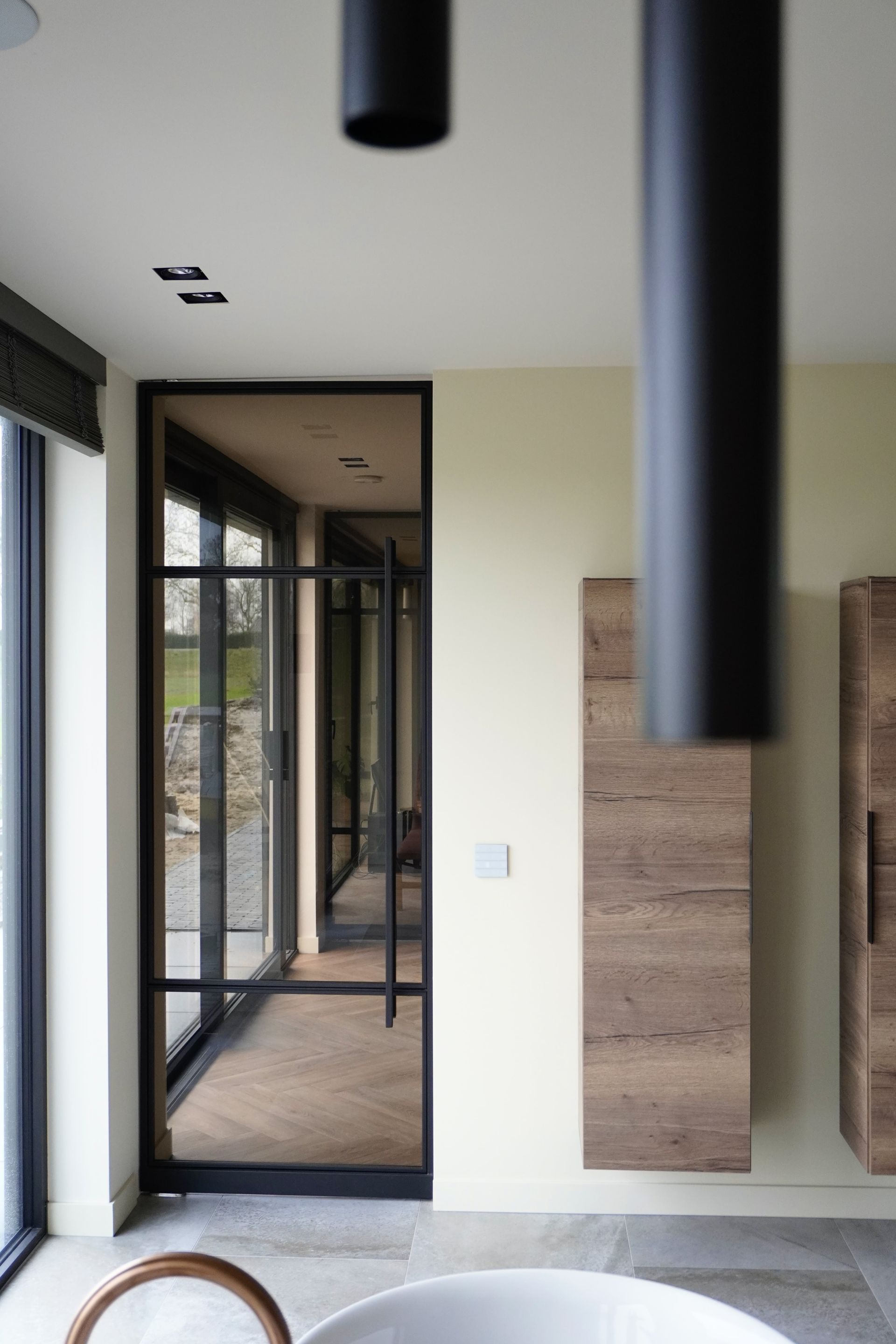 Stalen taatsdeur met brons rookglas of getint glas.