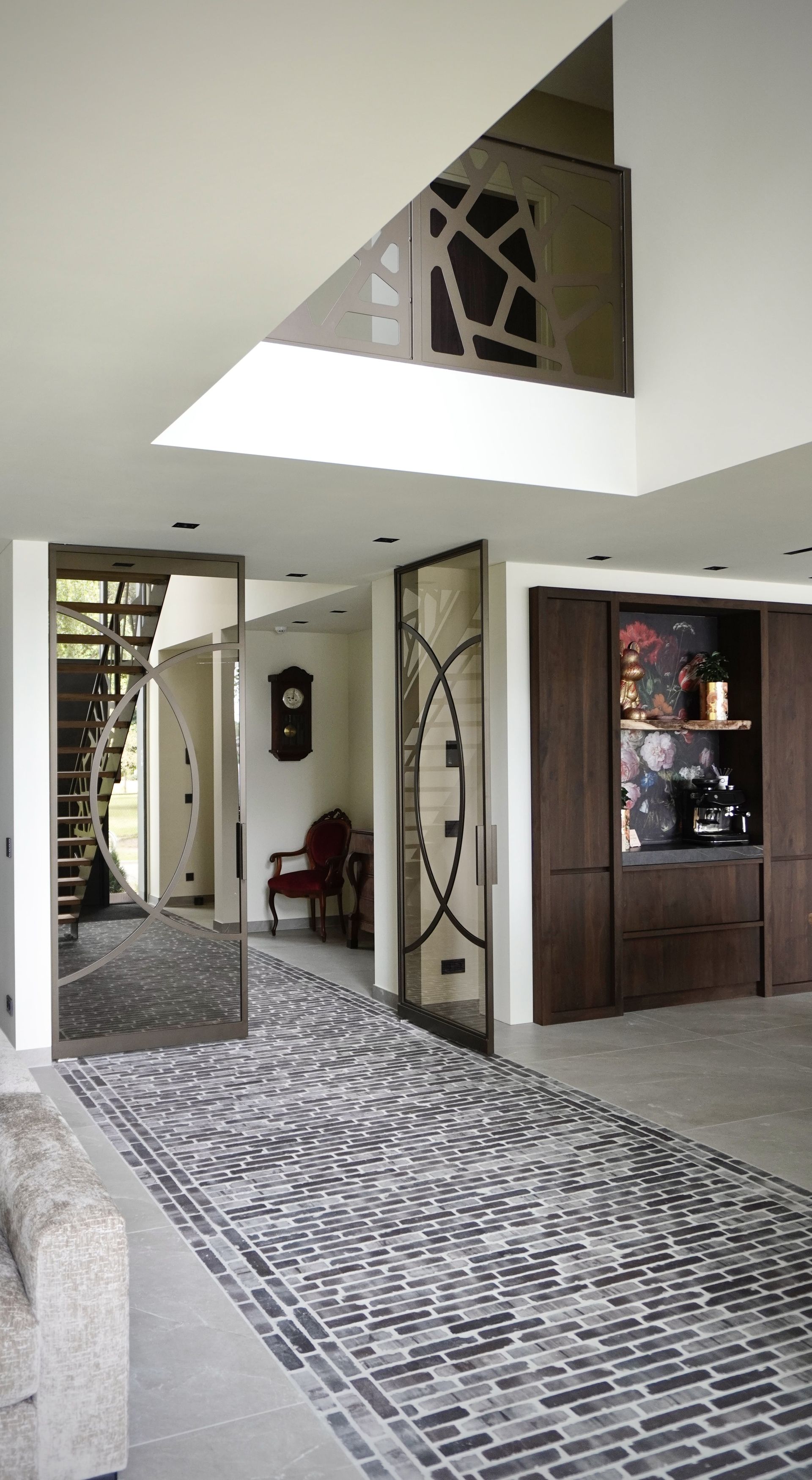 Stalen maatwerk binnentrap met eikenhouten treden voorzien van stalen balustrade met of zonder glas - Hollemans Homesteel Numansdorp
