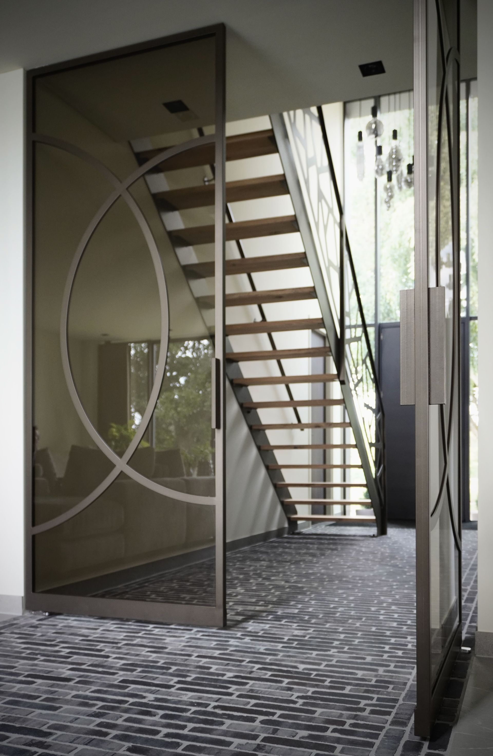 Stalen maatwerk binnentrap met eikenhouten treden voorzien van stalen balustrade met of zonder glas - Hollemans Homesteel Numansdorp