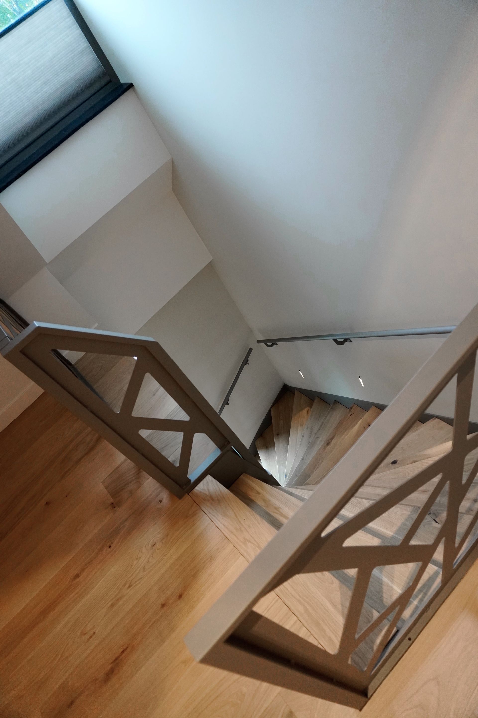 Stalen trap met houten treden op maat gemaakt door Hollemans Homesteel