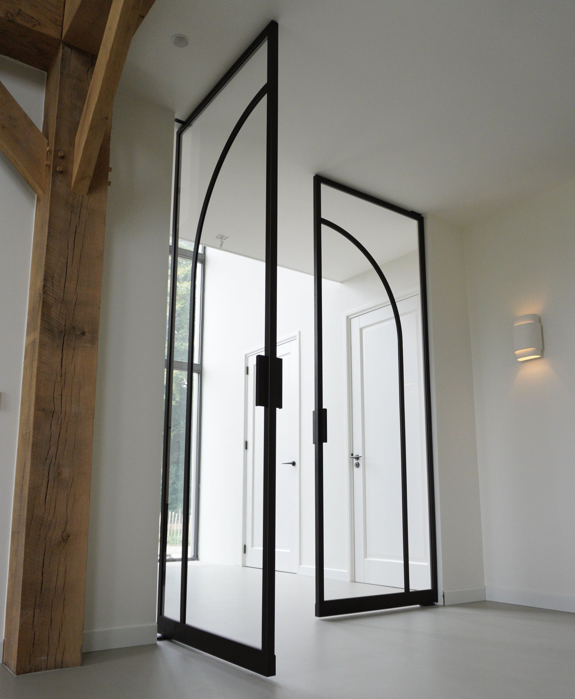 Stalen taatsdeur met brons rookglas of getint glas.