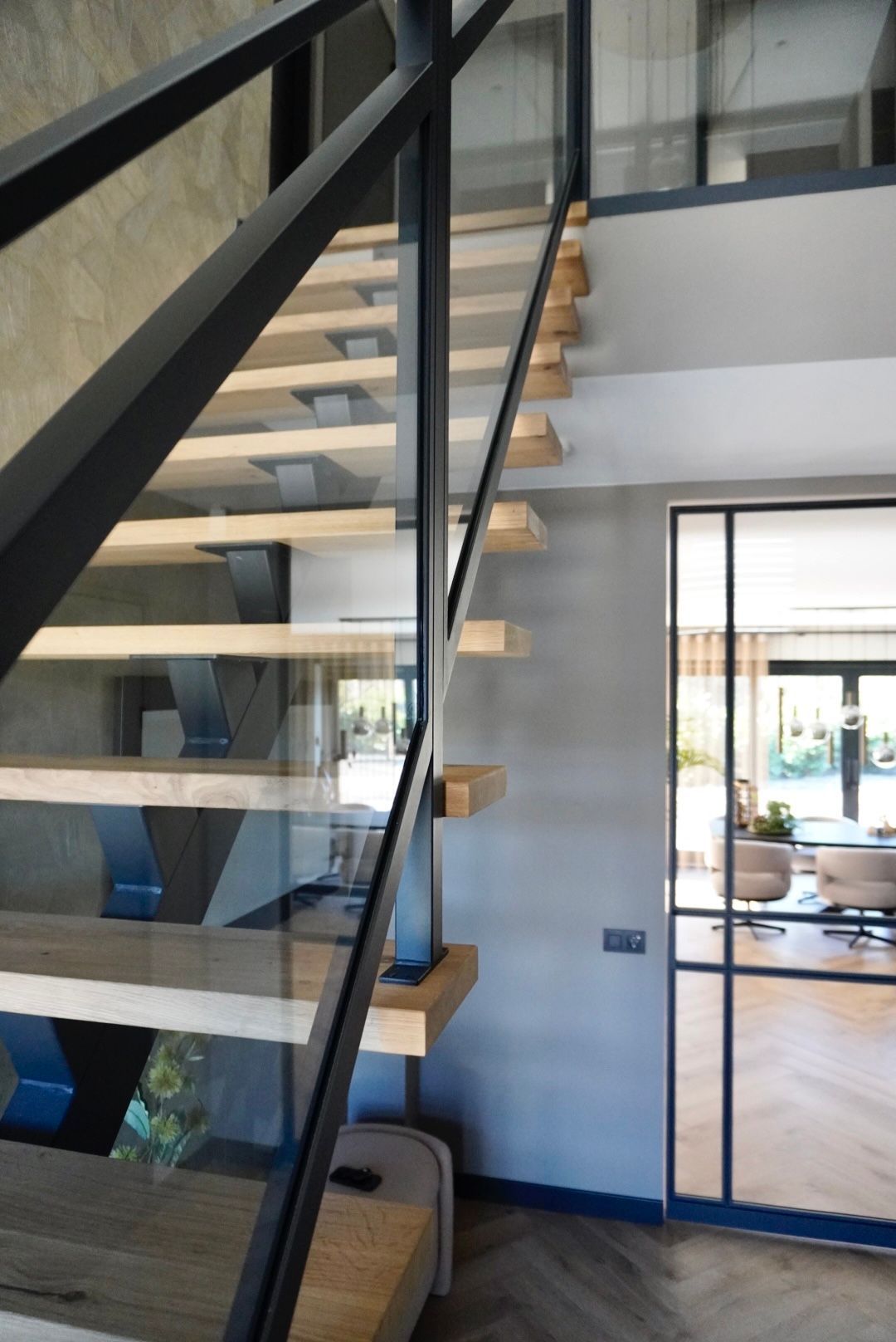Glazen balustrade op maat gemaakt.
