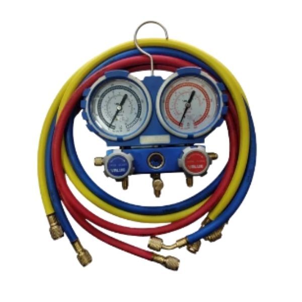 Juego de manómetros para sistemas de climatización (HVAC) con código de colores, esferas azules y rojas y mangueras.