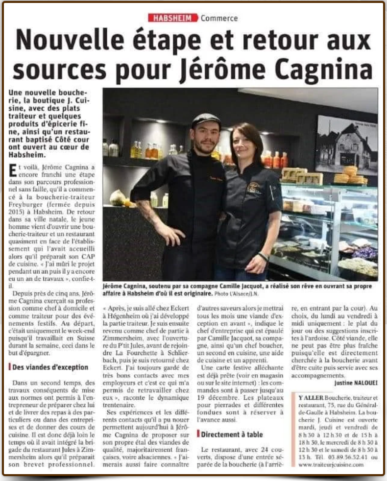Un homme et une femme se tiennent côte à côte dans un article de journal.