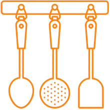 Un dessin au trait de trois ustensiles de cuisine suspendus sur un support.